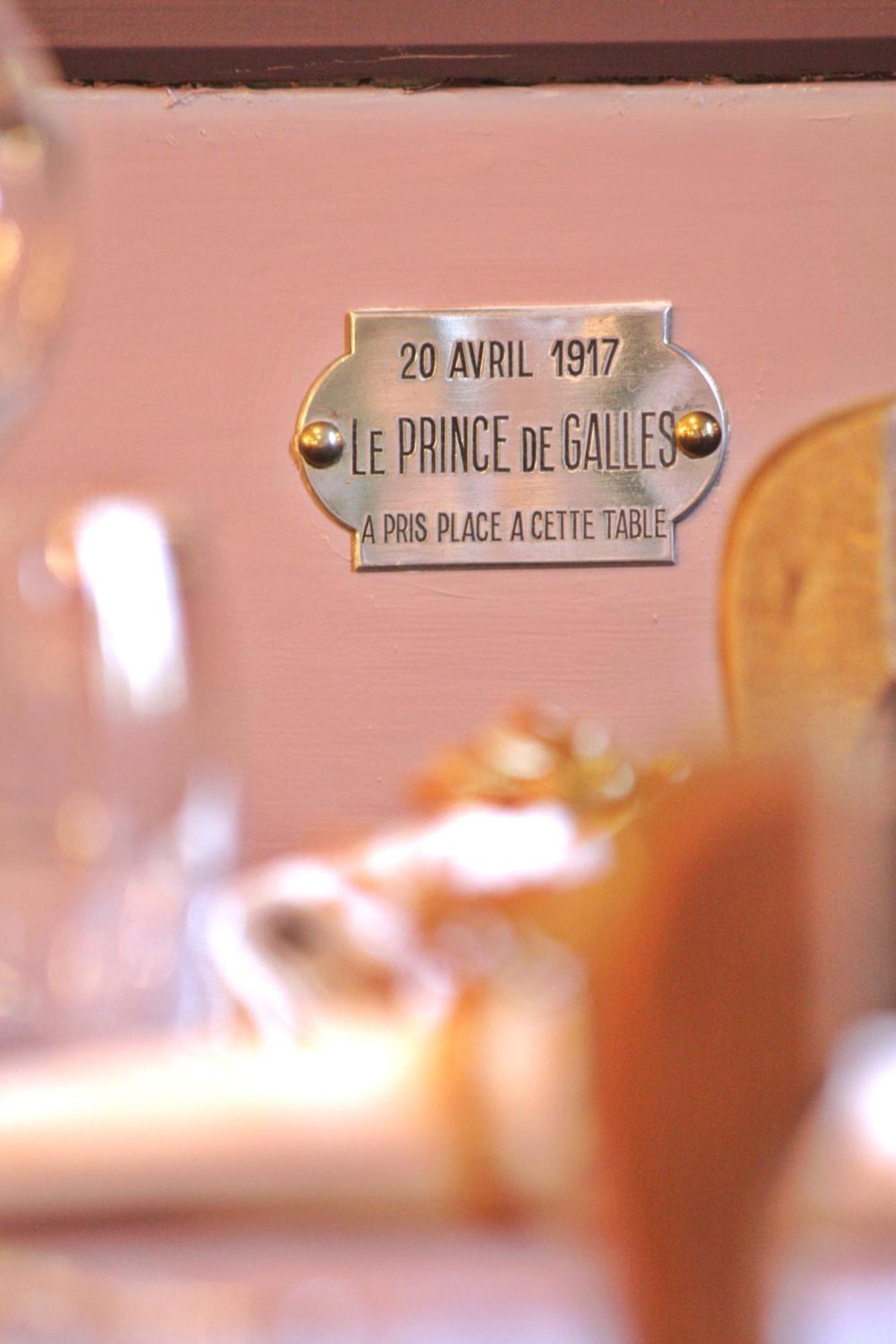The Originals Boutique, Hotel La Colonne De Bronze, Сен-Валери-сюр-Сомм Экстерьер фото